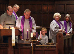 advent-candle-lighting__012